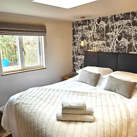 بيت خشبي 2 Bed In York Oc-81551