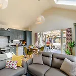 2 Bed In York Oc-81551 * Welburn